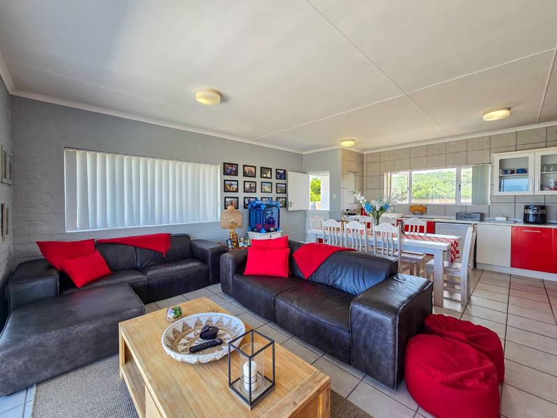 Four bedroom family home for sale in Jongensfontein. - Photo 3