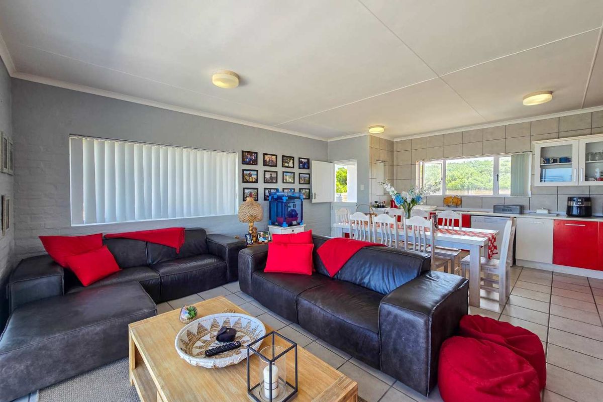 Four bedroom family home for sale in Jongensfontein. - Photo 3