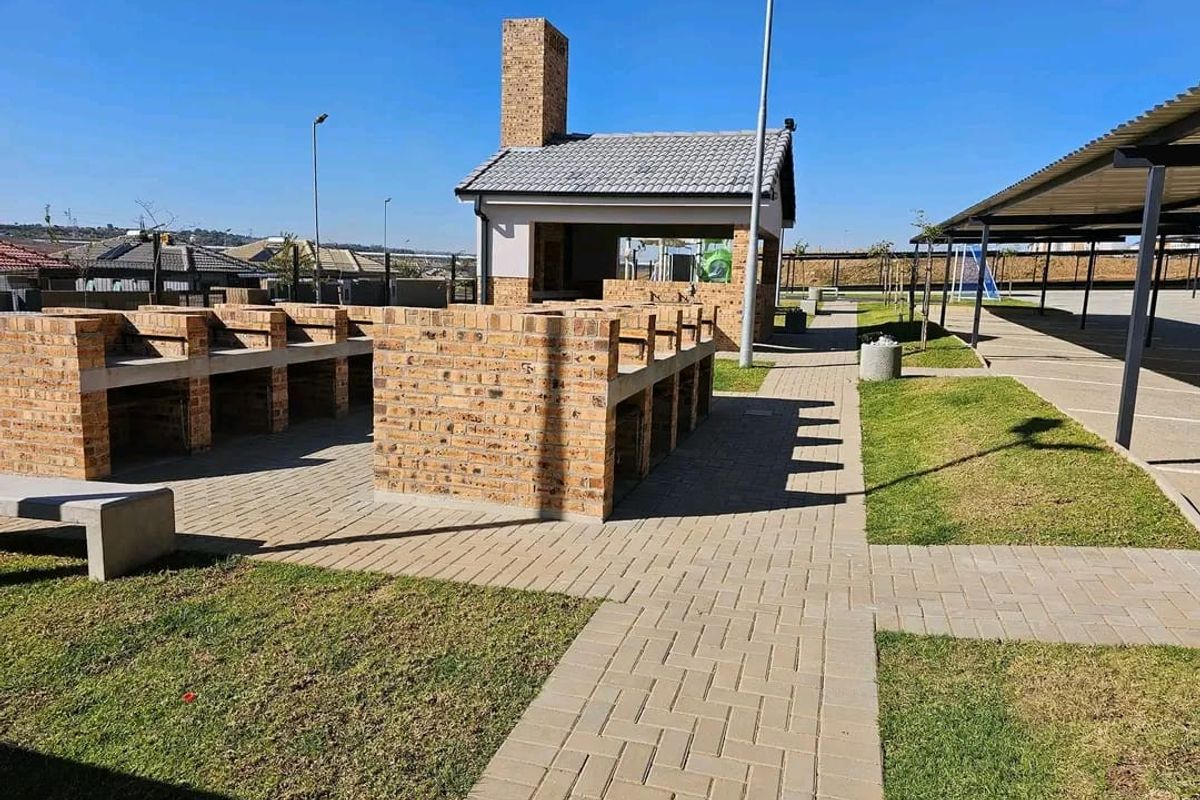 Ground floor Apartment R 575 000 -Eagles@Riverside - Photo 3