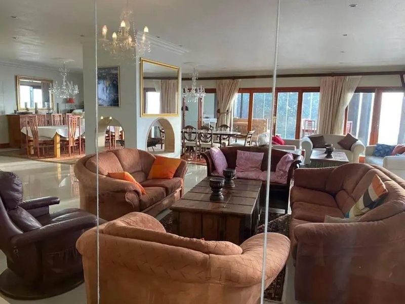 Luxurious 9-Bedroom Oceanfront Guesthouse in Vogelstrand - Photo 2