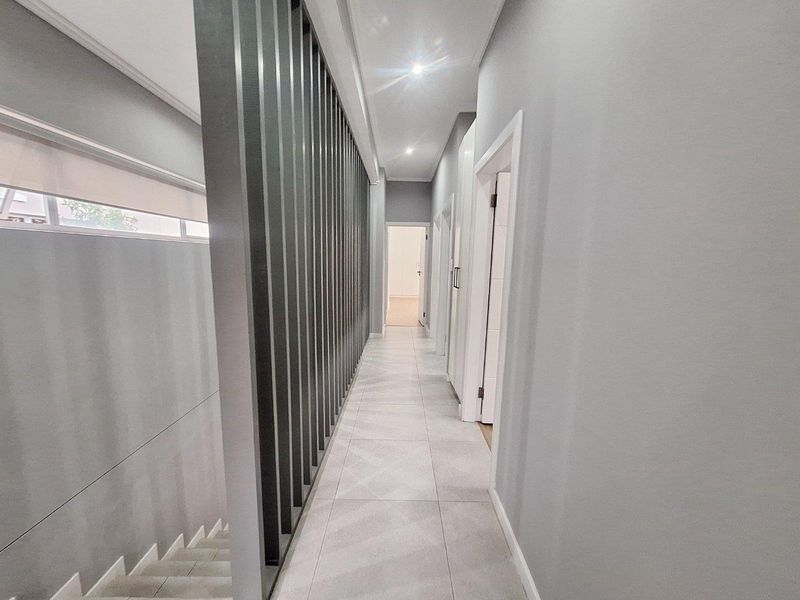3 Bedroom Pet-Friendly Home with Direct Trail Access in Palm Lakes Estate - Photo 10