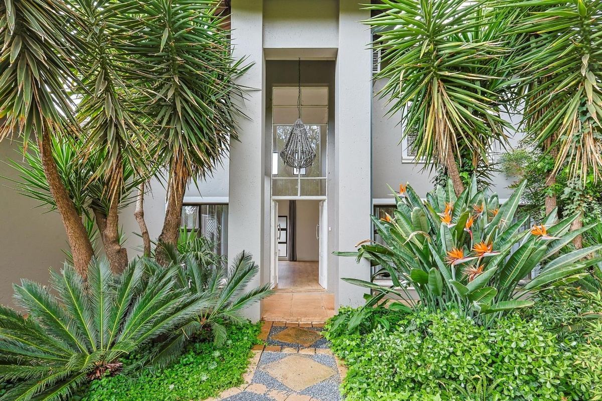 Stunning 5-Bedroom Family Home to Rent in Silver Lakes Golf Estate - Photo 2
