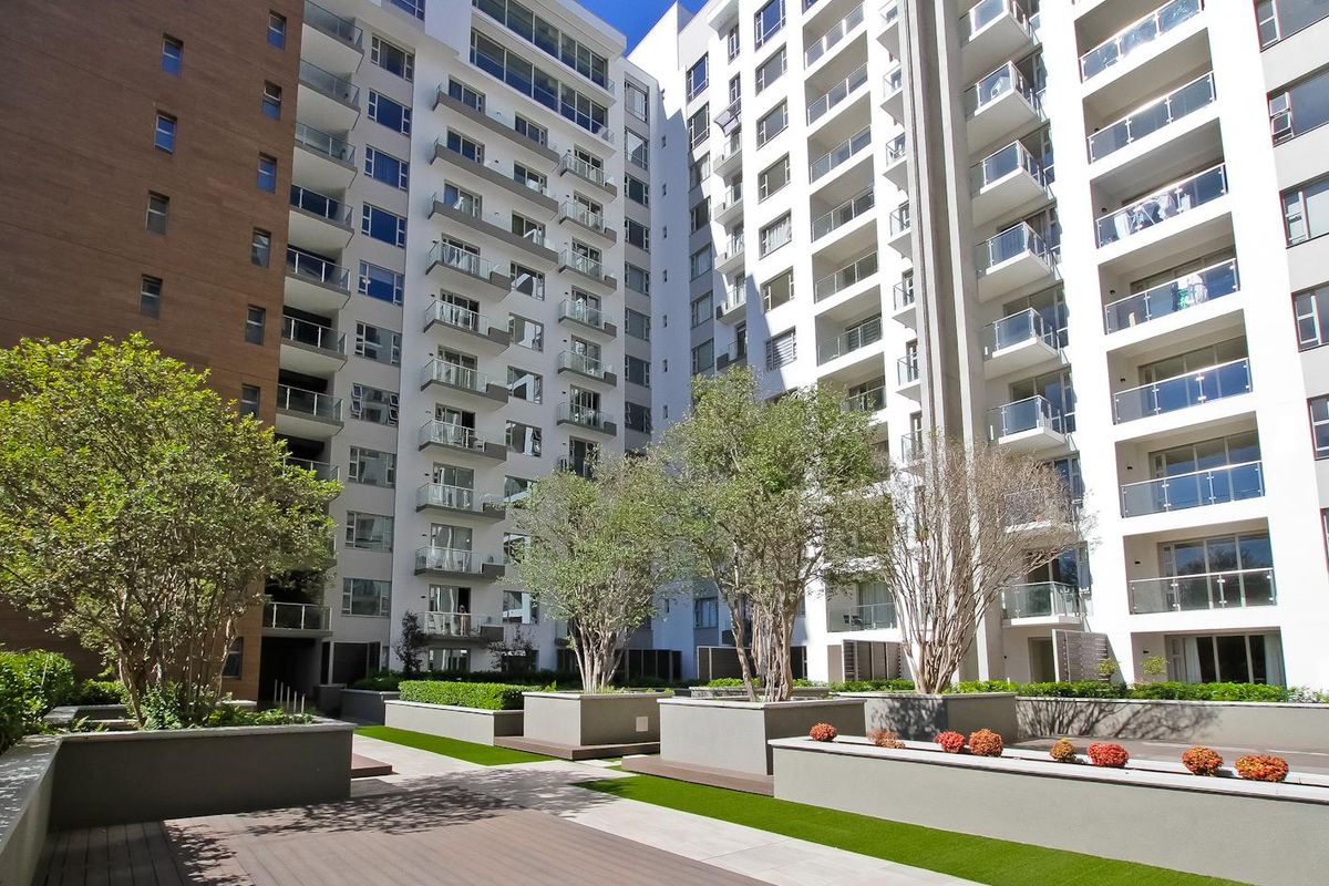 FABULOUS ULTRA MODERN 2 BED APARTMENT IN ROSEBANK - Photo 2