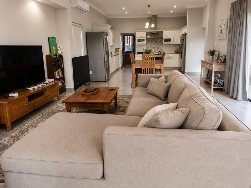 Modern 3 bedroom,2 bathroom House to Let - Photo 3