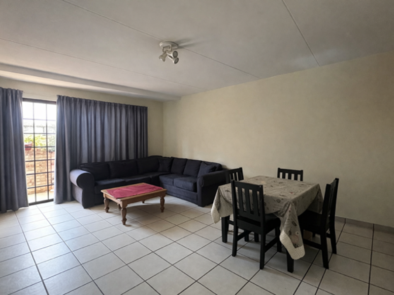 Secure & Stylish Townhouse Living in Langenhovenpark - Photo 4