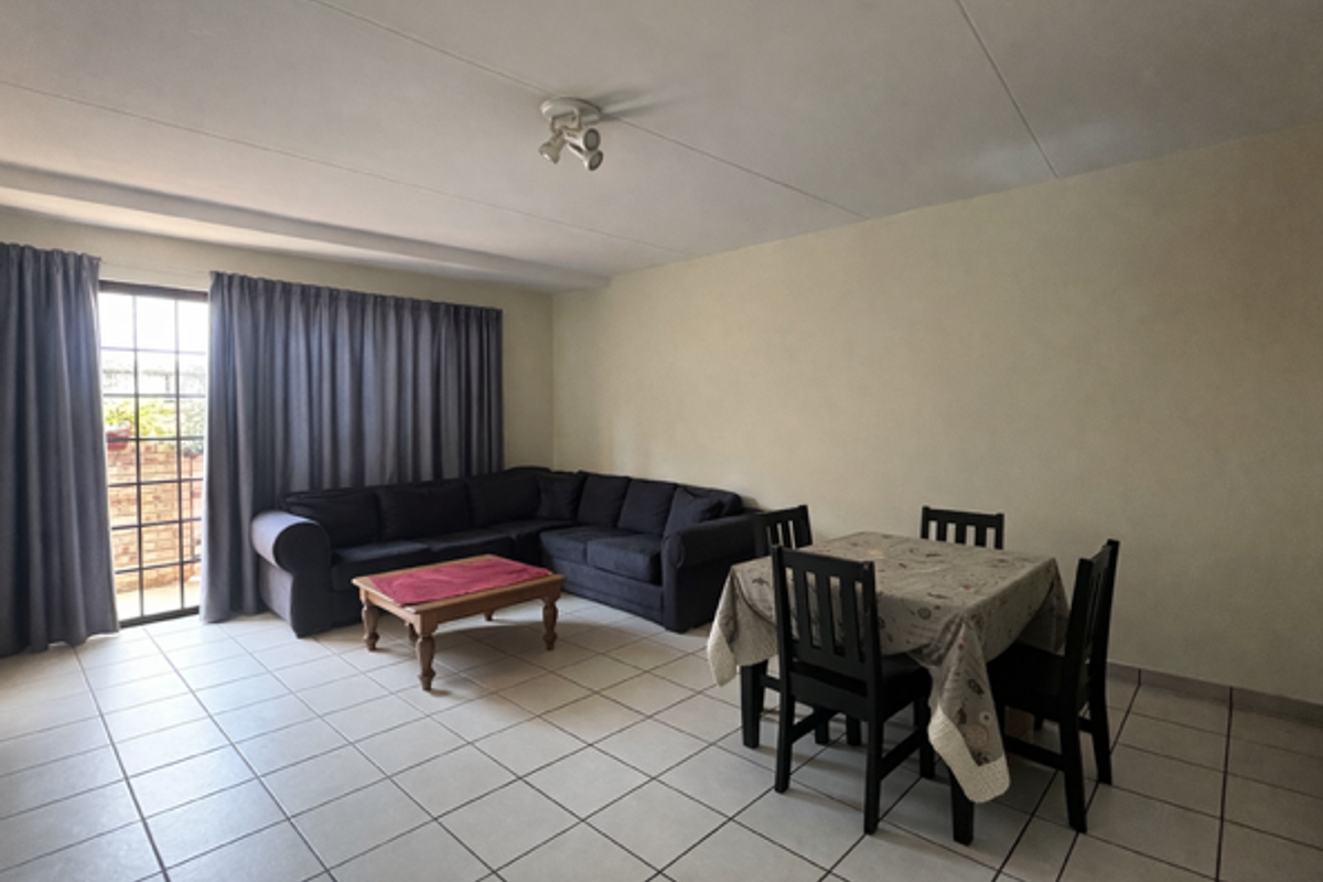 Secure & Stylish Townhouse Living in Langenhovenpark - Photo 4