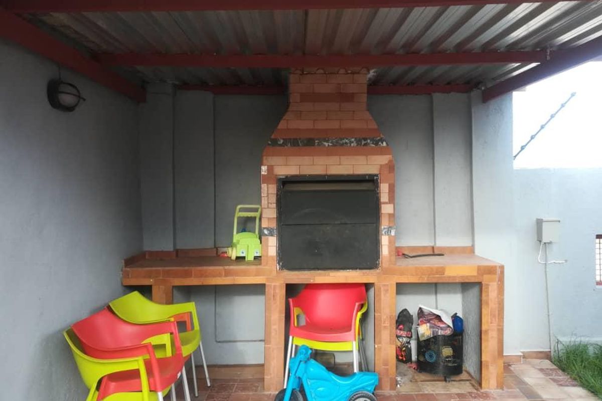 Okahandja- For Sale Neat 3 Bedroom House - Photo 2