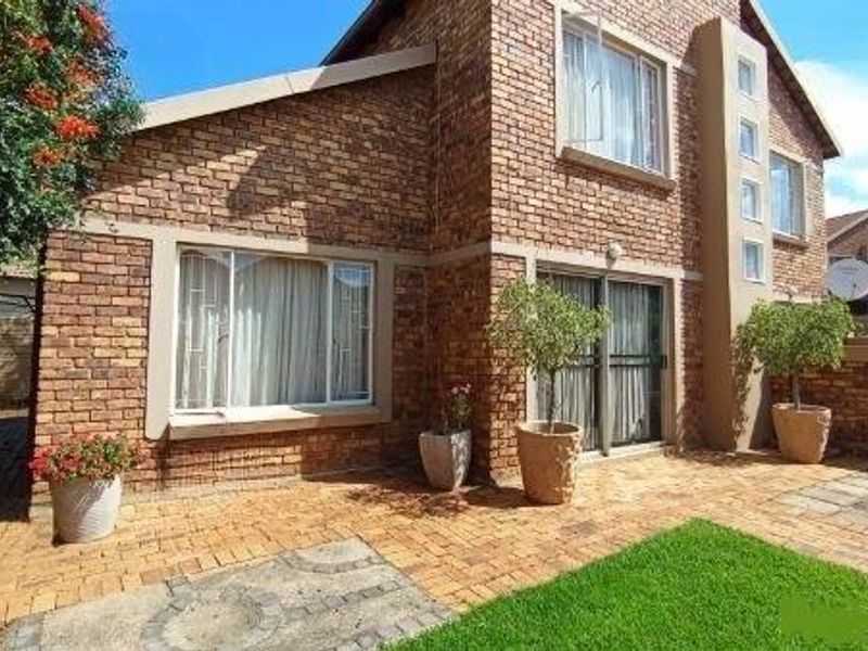 HEUWELSIG ESTATE - 3 BEDROOM - 2 BATH DOUBLE STOREY TOWNHOUSE - Photo 6