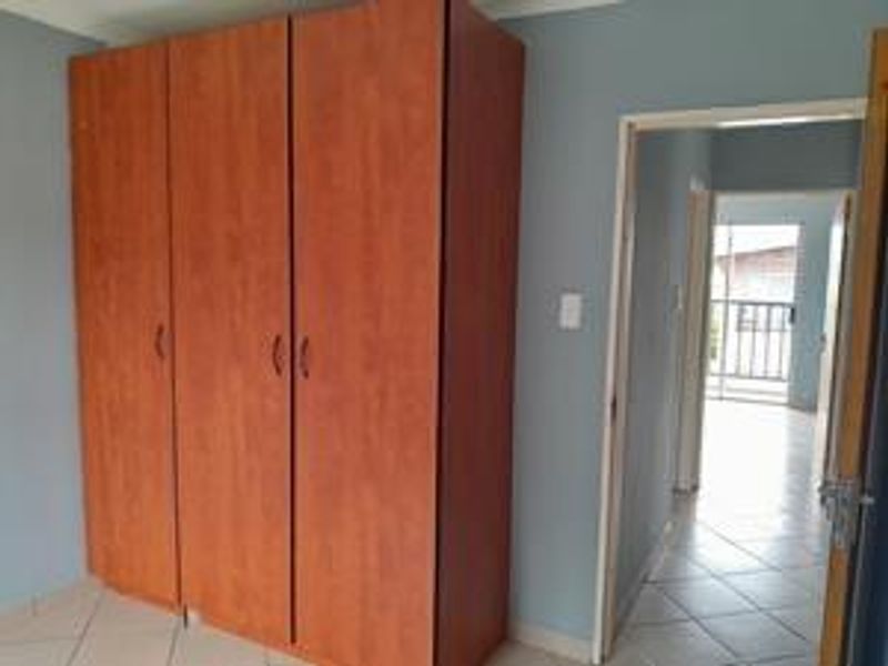 House to Rent - Photo 9