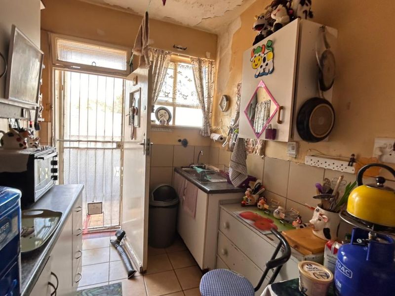 Bachelor Apartment in Secure Portofino Estate – Rhodesfield - Photo 2