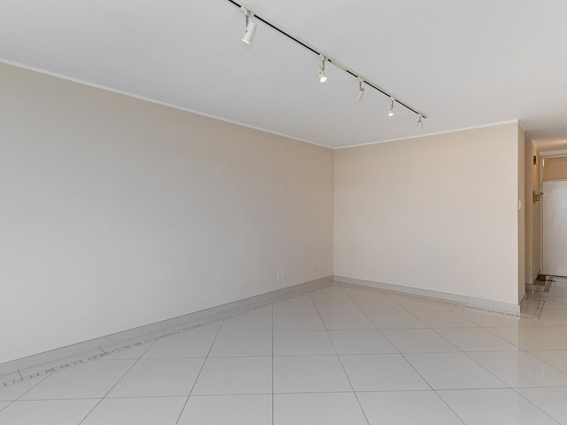 Spacious One Bedroom Apartment With Breathtaking Views - Photo 6