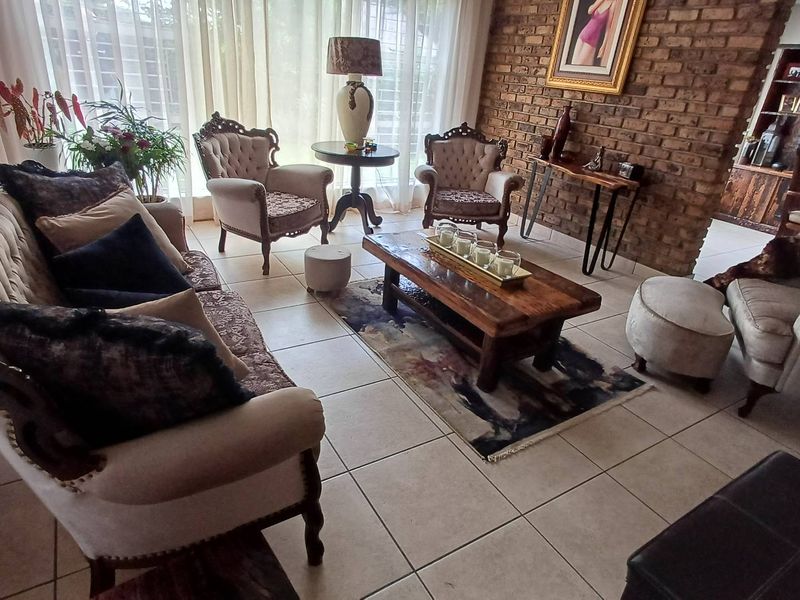 Exquisite Family Home - Photo 5