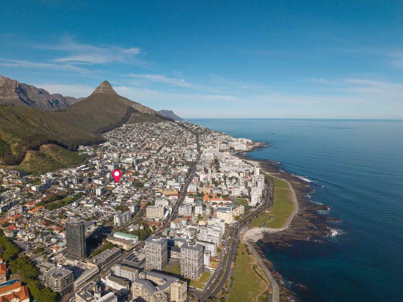 Prime Sea Point Renovator with Endless Potential - Photo 7