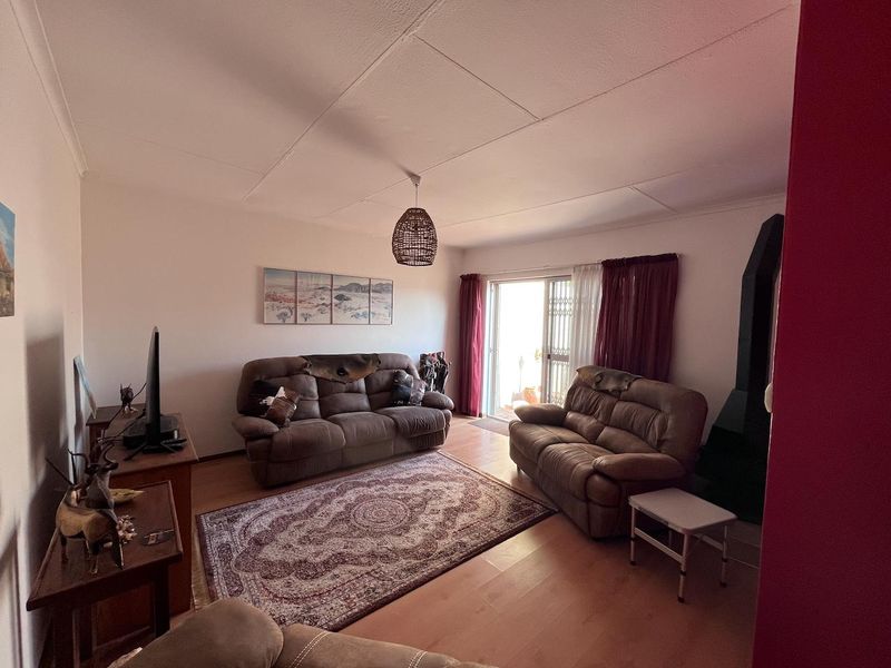 FOR RENT - TOWNHOUSE IN SAFE COMPLEX - LARGER GARDEN - Photo 2