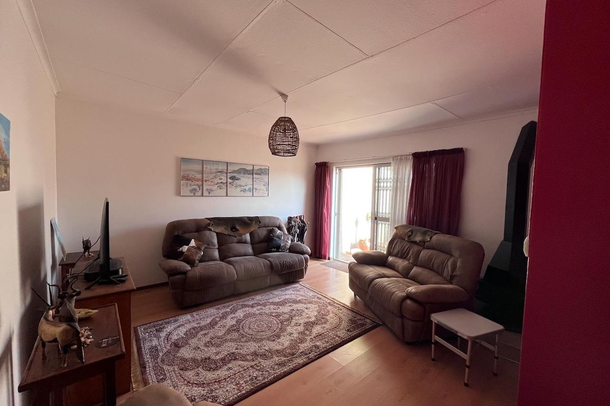 FOR RENT - TOWNHOUSE IN SAFE COMPLEX - LARGER GARDEN - Photo 2