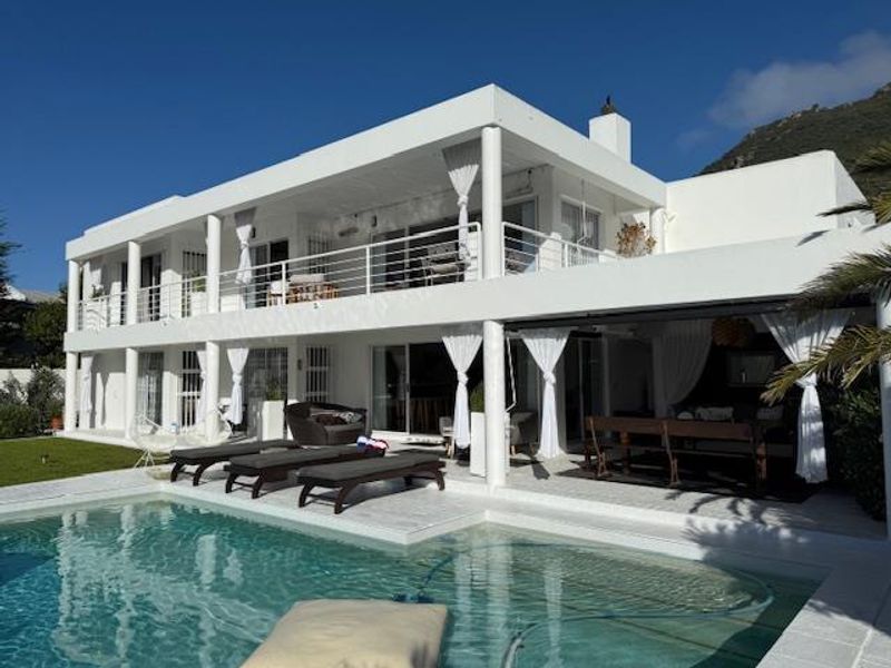 Stylish , Sunny , Home with Views - Photo 1