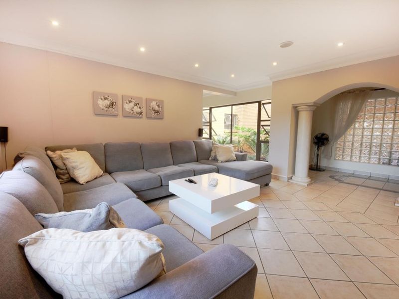 4 Bedroom For Sale in Woodhill Golf Estate - Photo 5