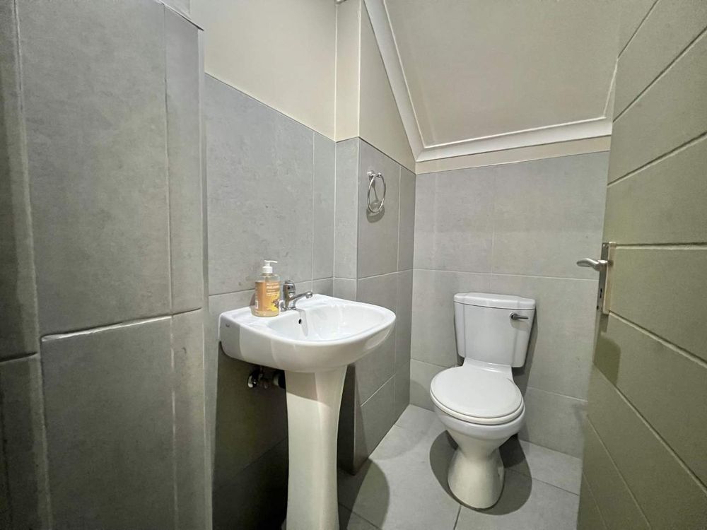 Guest Toilet 