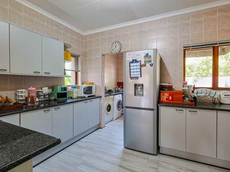 Fully Furnished 2-Bedroom, 2-Bathroom Townhouse in Silver Lakes Golf Estate - Photo 10