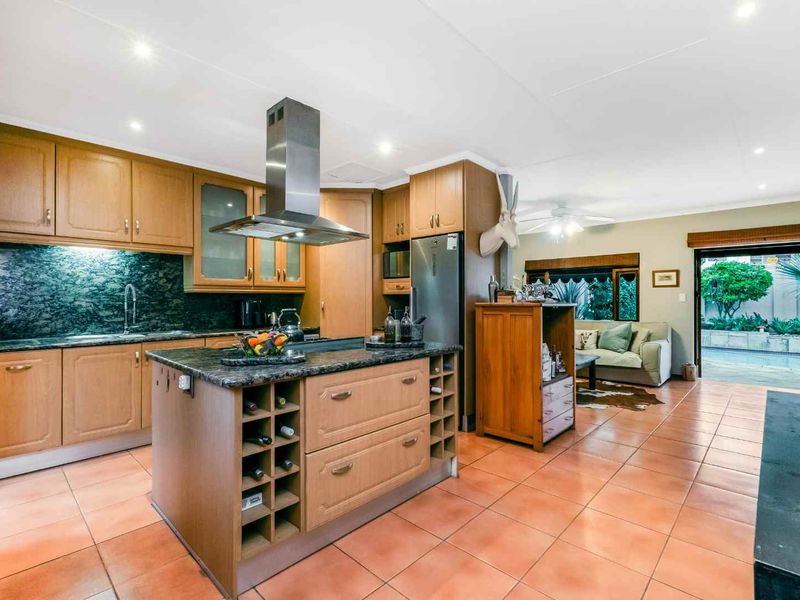 IMMACULATELY PRESENTED HOME IN THE HEART OF LONEHILL, BOASTING A LONG LIST OF EXTRAS - Photo 4