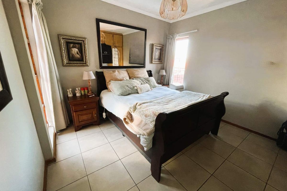 Warm, engaging family home in Northern Suburbs. - Photo 5