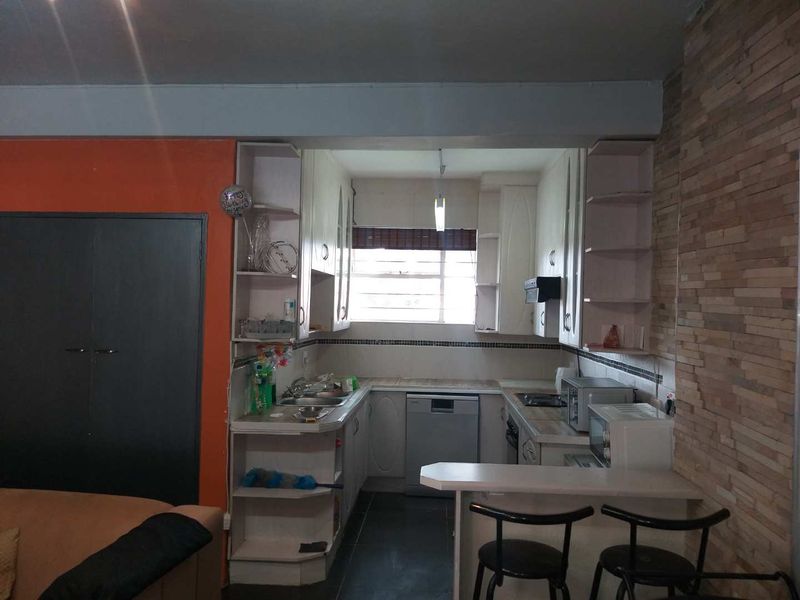 **Charming 1-Bedroom Ground Floor Apartment in a Premier Complex For Sale! - Photo 7