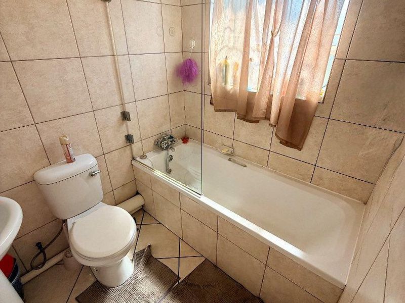 2 Bedroom Townhouse for sale - Photo 8