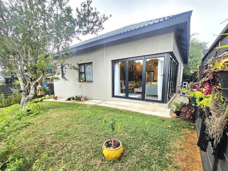 Unique Greenbelt Home with Luxury Finishes – Zandspruit Valley - Photo 3