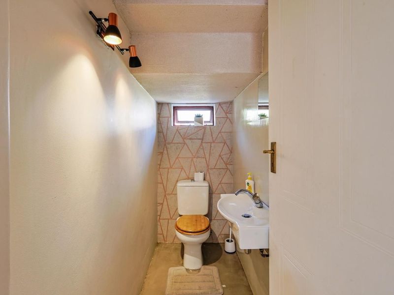 Charming three-bedroom home in Monterrey Place - Photo 5