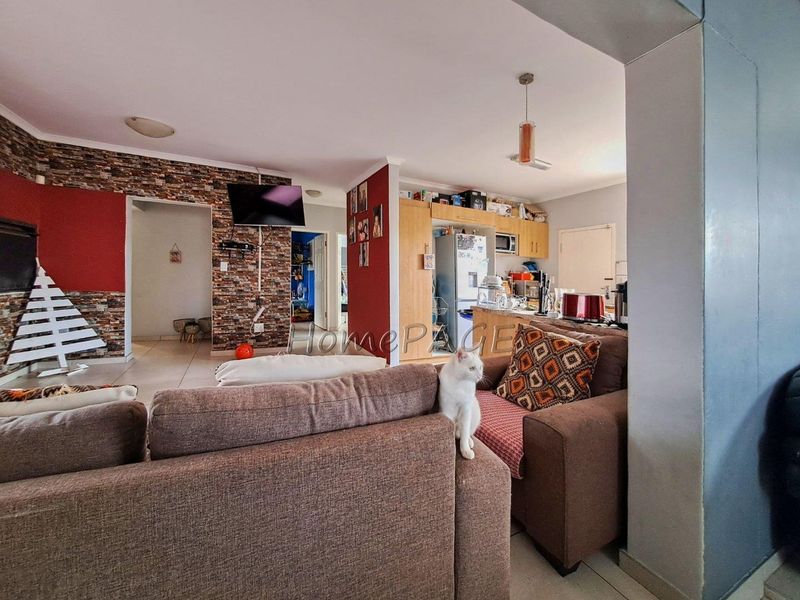 Narraville, Walvis Bay:  4 Bedr home is for sale - Photo 9