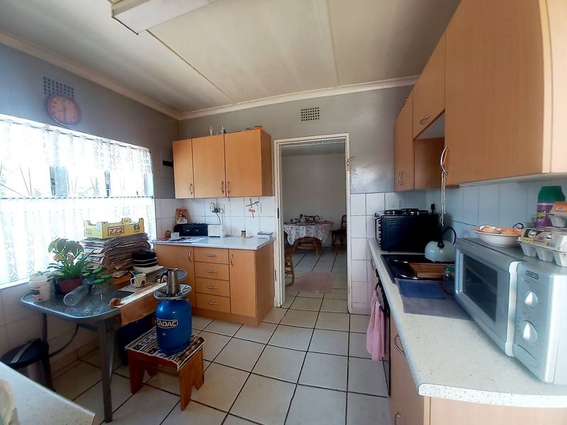 A SPACIOUS HOUSE - Photo 2