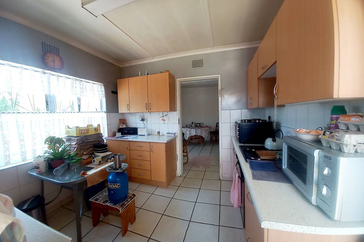 A SPACIOUS HOUSE - Photo 2