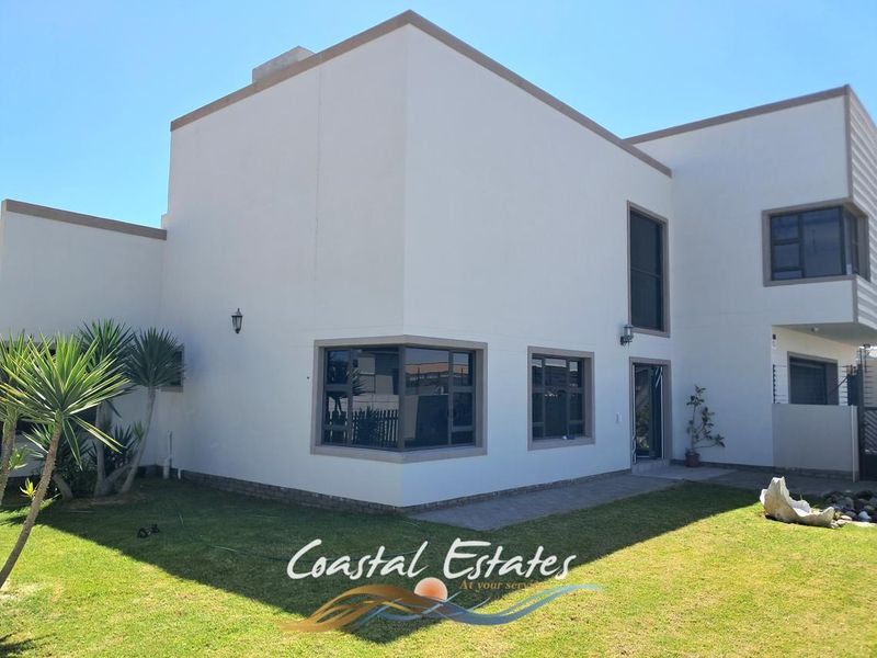 Stunning 4-Bedroom Family Home in Ext. 15 - Photo 4