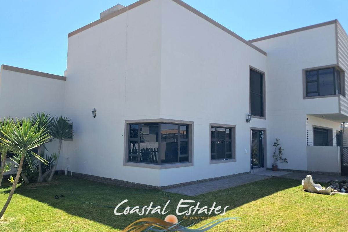 Stunning 4-Bedroom Family Home in Ext. 15 - Photo 4