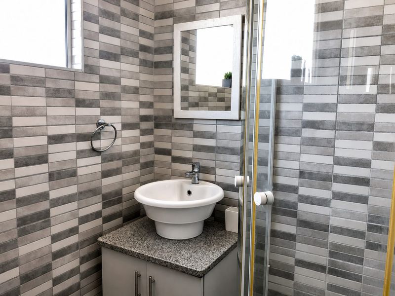 Classic Two Bedroom, One Bathroom for Sale - Photo 4
