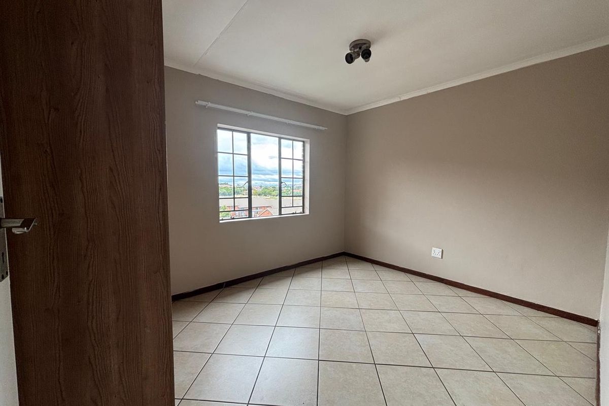 2 Bedroom 1 Bathroom Townhouse For sale in Midrand - Photo 5
