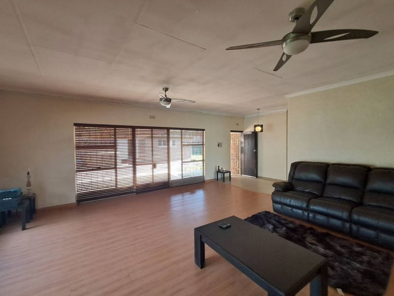 Main House & Cottage: Ideal for Family & Guests! - Photo 2
