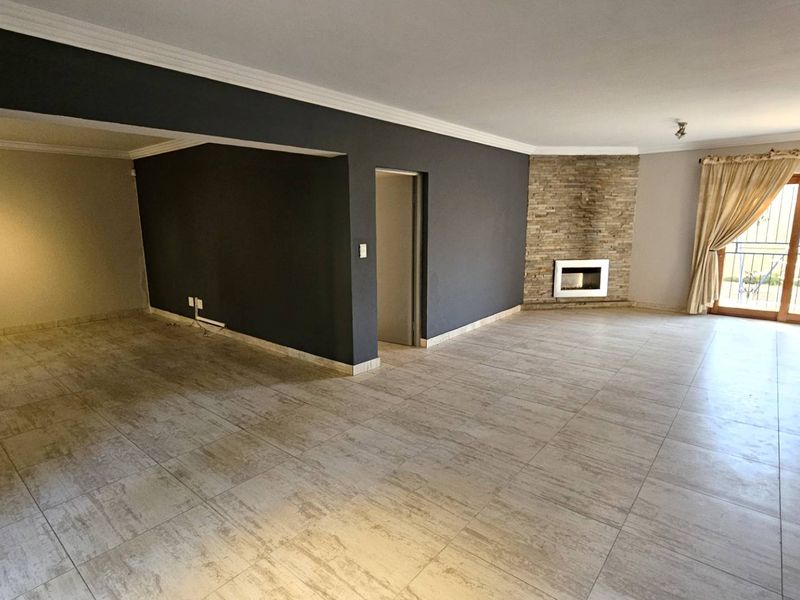 4 Bedroom Family Home With Pool In Melodie Hartbeespoort - Photo 5