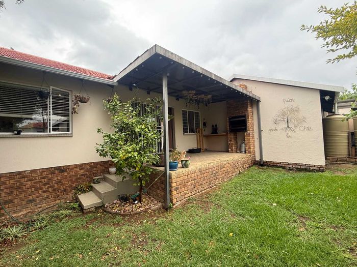 Property #2563396, Townhouse Rental Monthly in Northwold