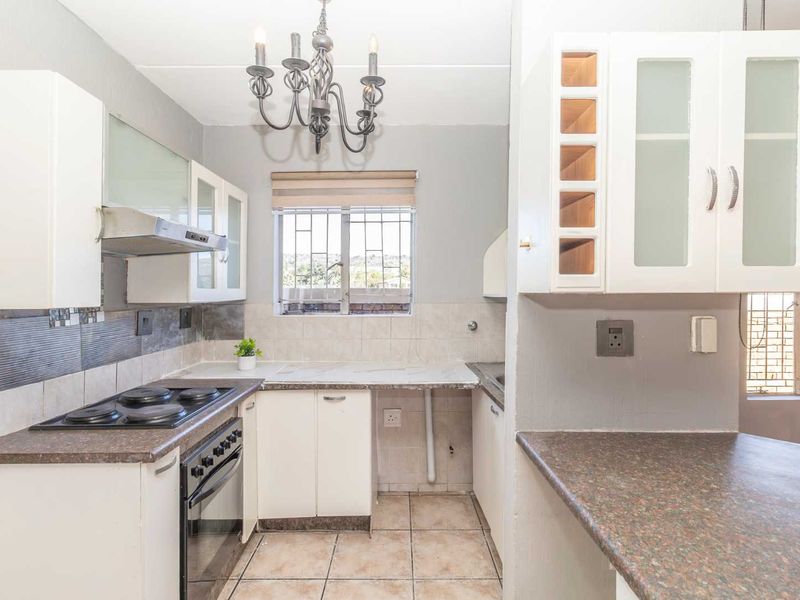 Secure, stylish Duplex Townhouse. - Photo 10