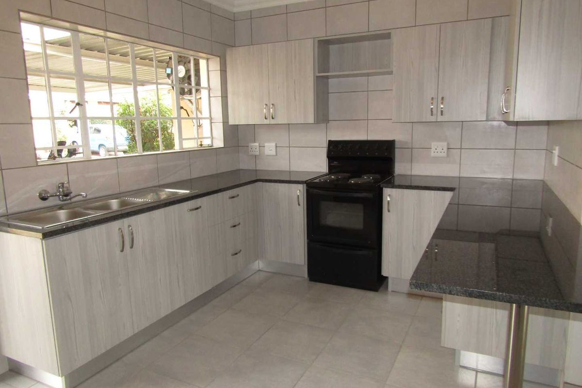 Charming Life Right Cottage in sought after Retirement Village - Photo 3