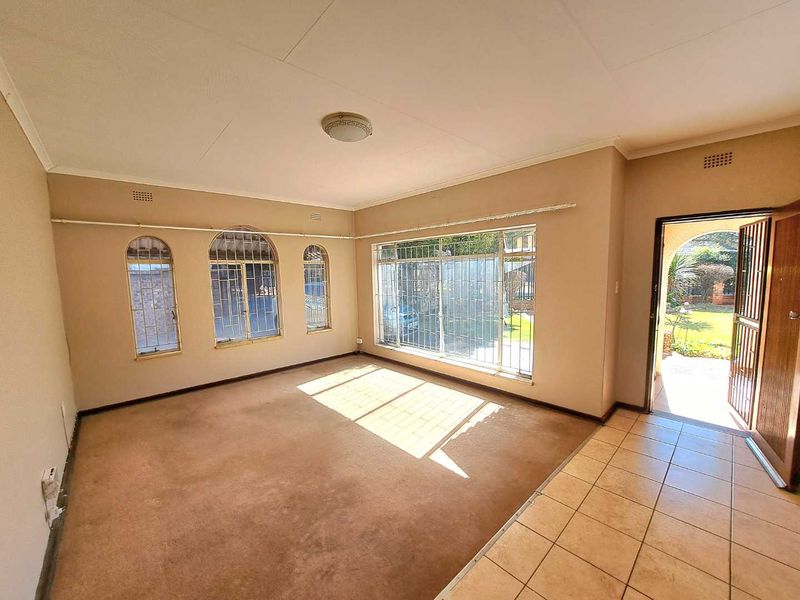 3 Bedroom Family Home with Flatlet for Sale in Witfield - Photo 4