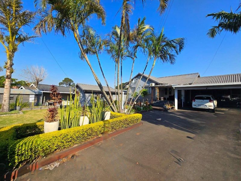 Spacious Four Bedroom Malvern Home with Income Generating Flatlet - Photo 2