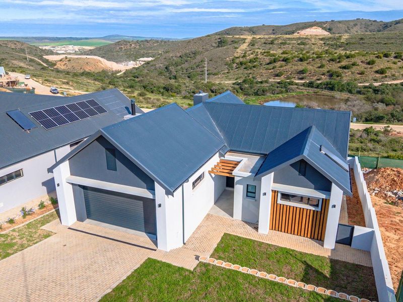 Brand-New 3-Bedroom Single-Storey Home | No Transfer Duty | Outeniquasbosch Wildlife Village - Photo 2