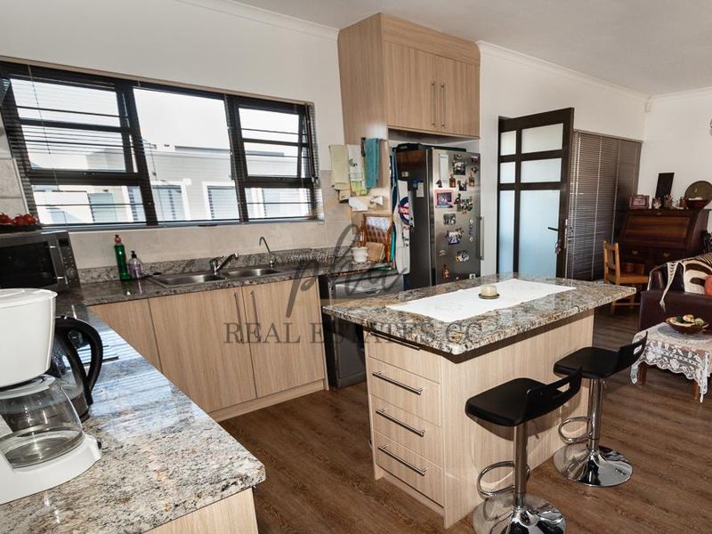 CHARMING 2-Bedroom Townhouse For Sale - Photo 2