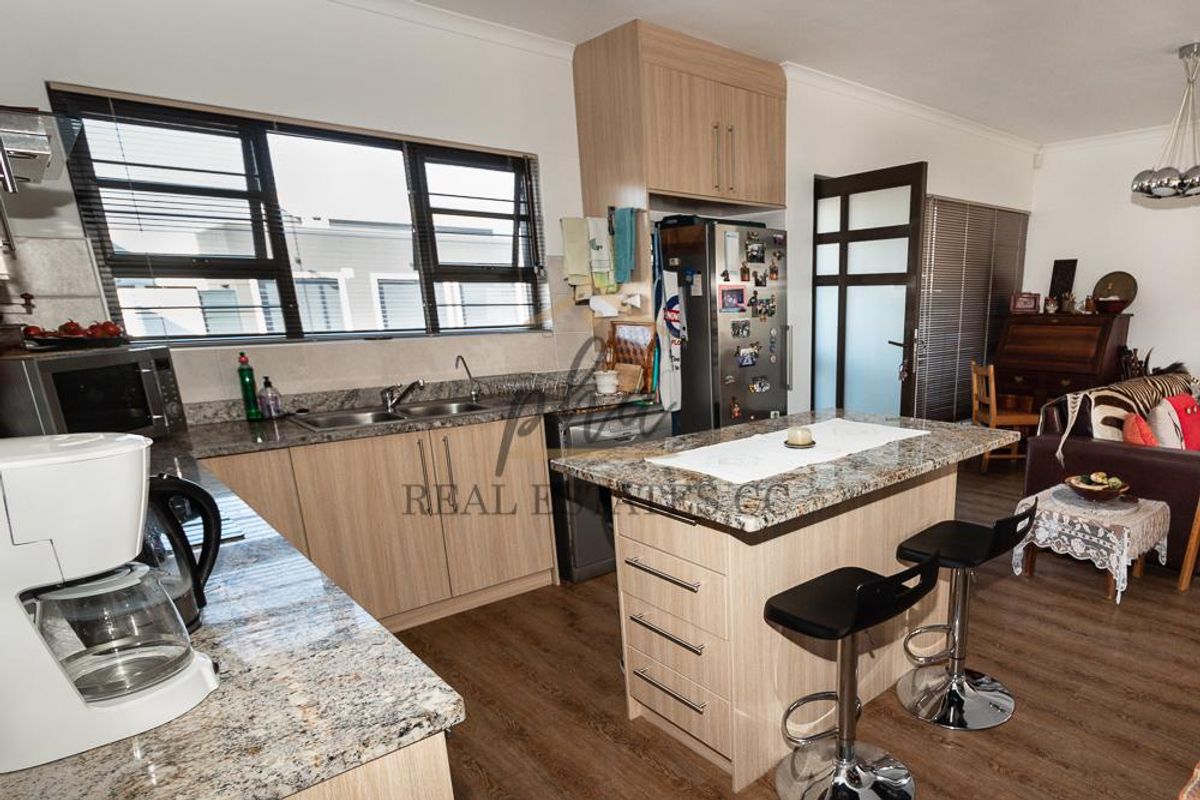 CHARMING 2-Bedroom Townhouse For Sale - Photo 2