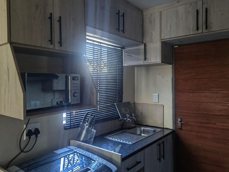 Clayville R 950 000- A Beautiful Family Home , a real gem! - Photo 6