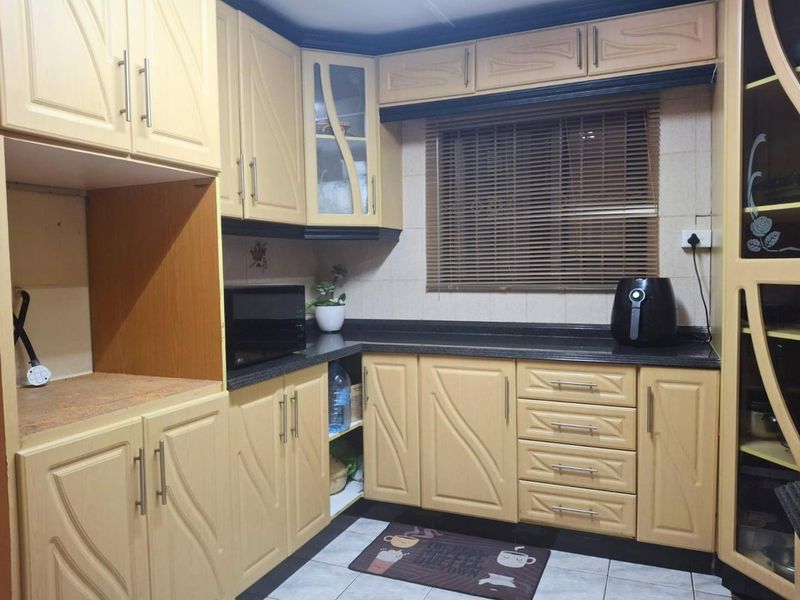 Urgent Sale - Stunning 3 Bedroom Family Home in Woodview, Phoenix - Photo 8