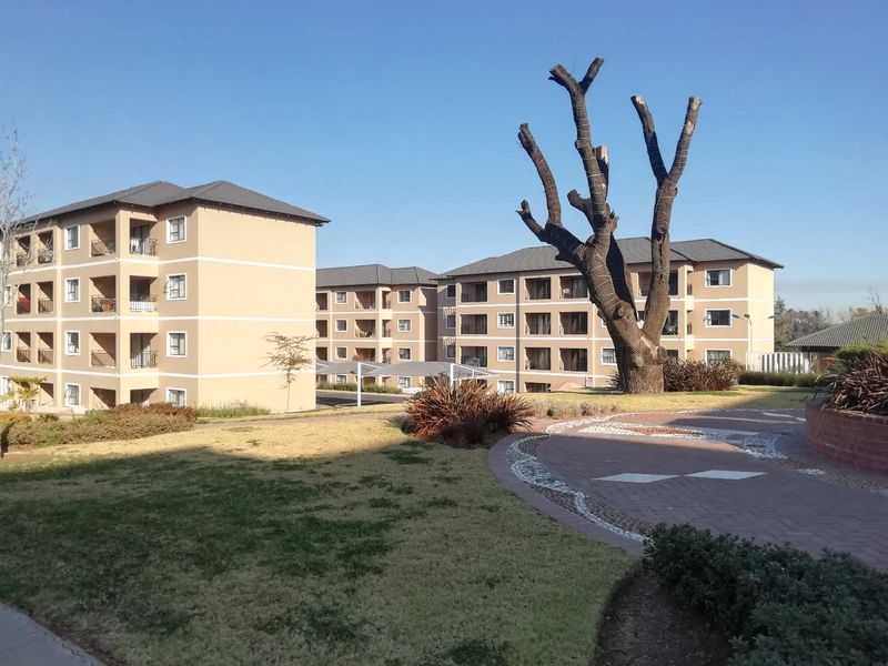 MODERN 2-BEDROOM APARTMENT FOR SALE – LILIANTON, BOKSBURG - Photo 2