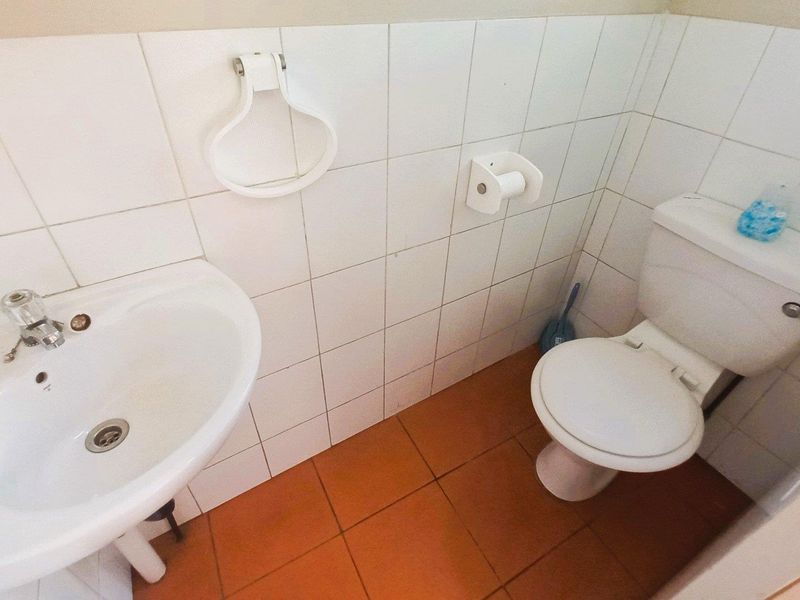 FOR RENT  |  FIELDS HILL  |  KLOOF  |  2 BEDROOM HOUSE - Photo 9